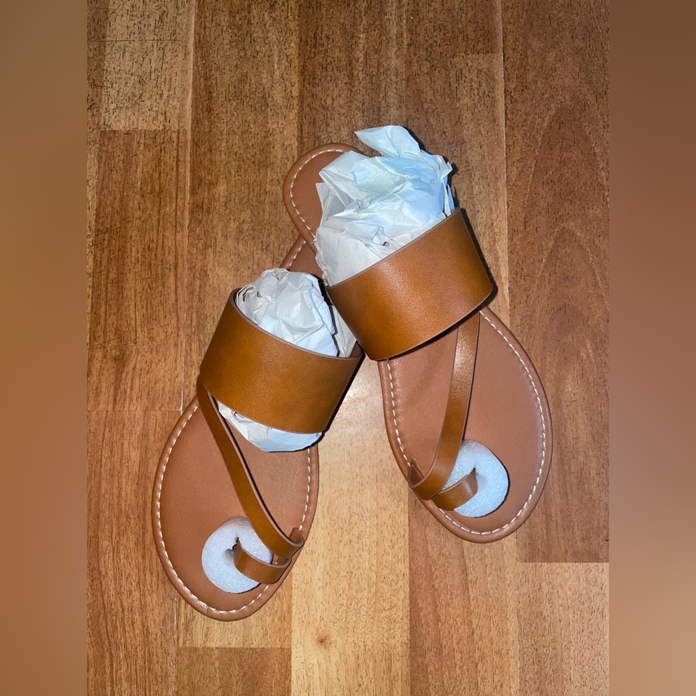 Lulu’s Avena Light Tan Flat Sandals Size 6